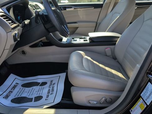 Used 2017 Ford Fusion SE image 8