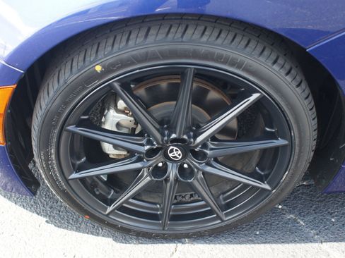 Used 2023 Toyota GR86 Premium RWD image 23