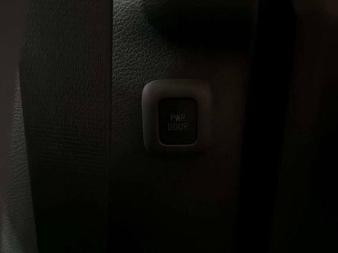 Used 2024 Toyota Sienna LE FWD image 21