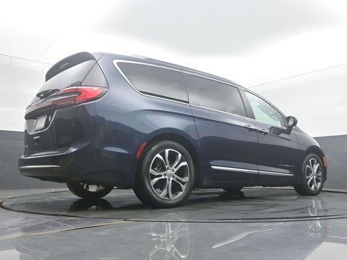 Used 2024 Chrysler Pacifica Pinnacle FWD image 49