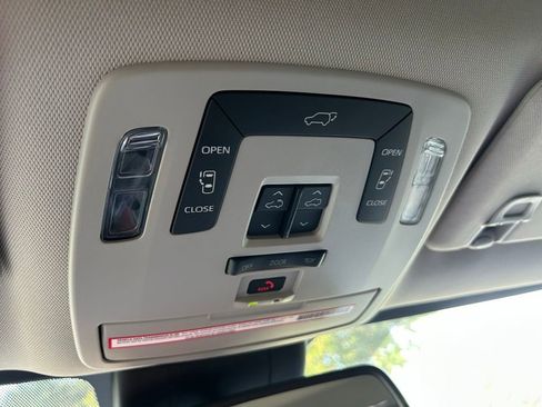 Used 2022 Toyota Sienna XLE w/ XLE Plus Package FWD image 31