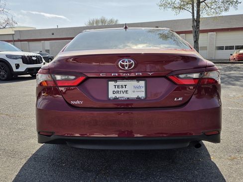 Used 2022 Toyota Camry LE image 6