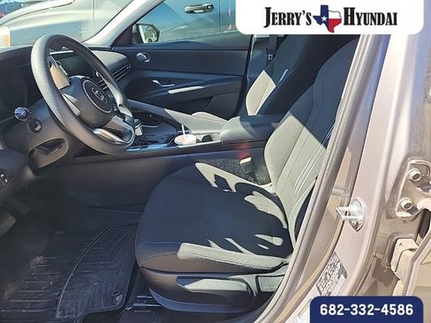 Used 2023 Hyundai Elantra Blue image 5