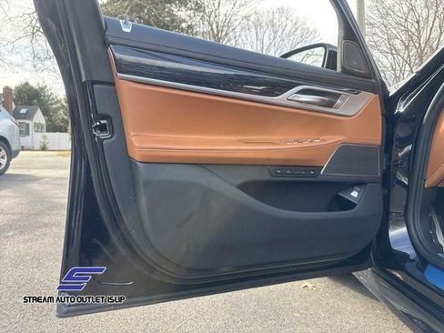 Used 2022 BMW 750i xDrive w/ Executive Package image 39