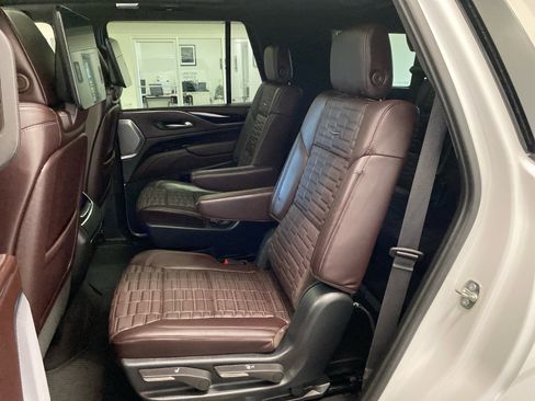 Used 2023 Cadillac Escalade Premium Luxury Platinum image 11