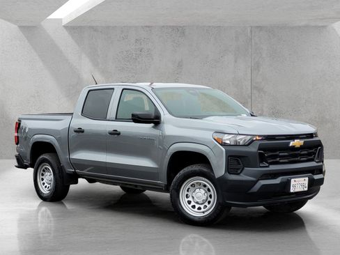 Used 2024 Chevrolet Colorado W/T image 1