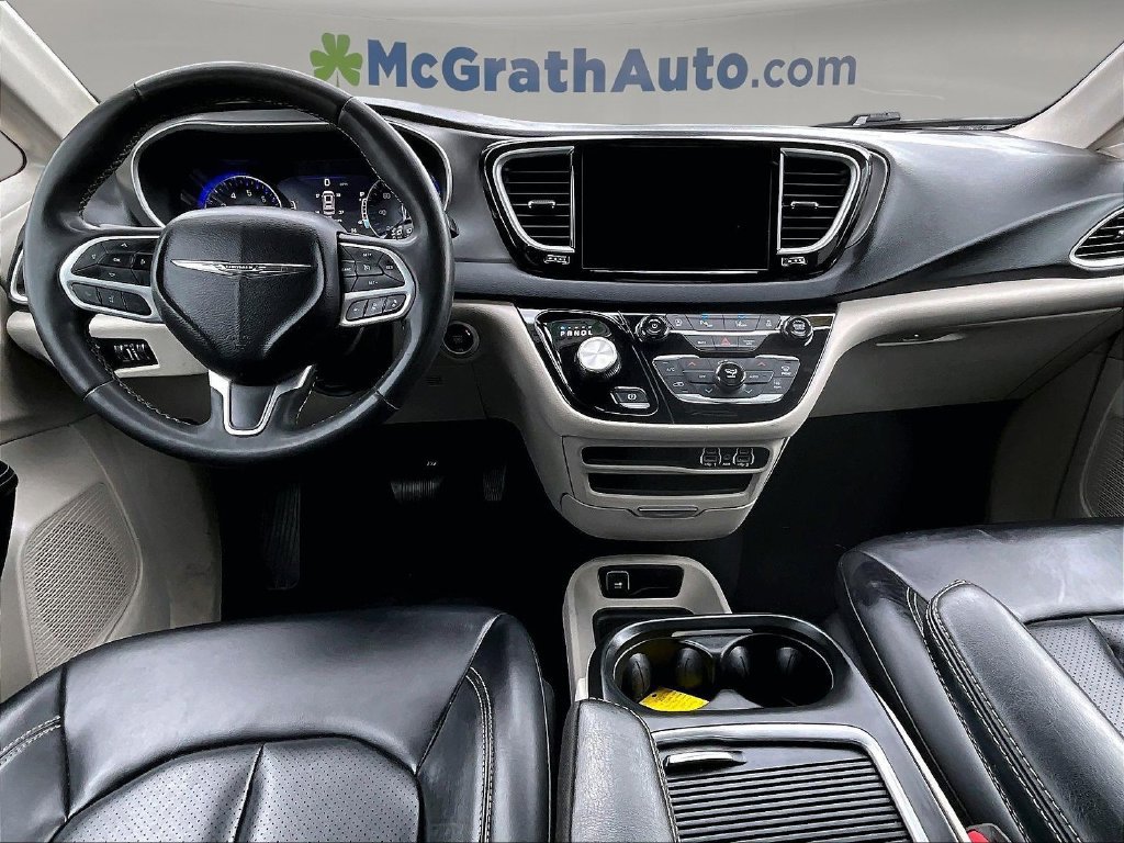 Used 2023 Chrysler Pacifica Touring-L FWD image 9