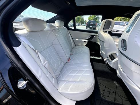 Used 2025 BMW 760i xDrive AWD/4WD image 25