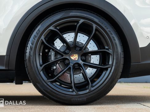Used 2024 Porsche Cayenne Turbo GT AWD/4WD image 9