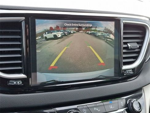 Used 2024 Chrysler Pacifica Touring-L image 17