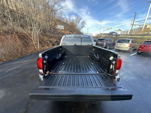 Certified 2022 Toyota Tacoma SR5 image 21