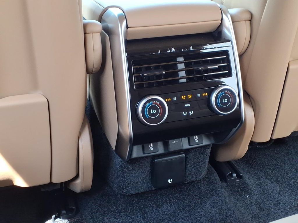 New 2026 Land Rover Range Rover Long Wheelbase SE AWD/4WD image 25