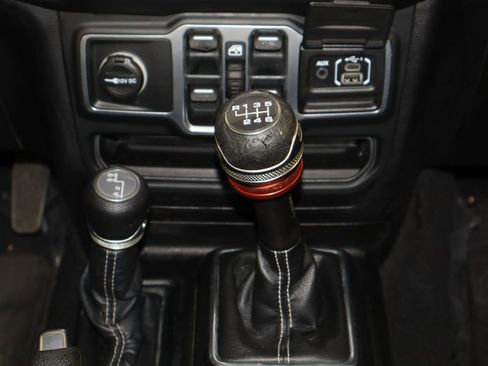 Used 2018 Jeep Wrangler Unlimited Sahara image 27