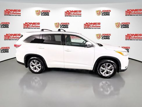 Used 2014 Toyota Highlander XLE AWD/4WD image 19