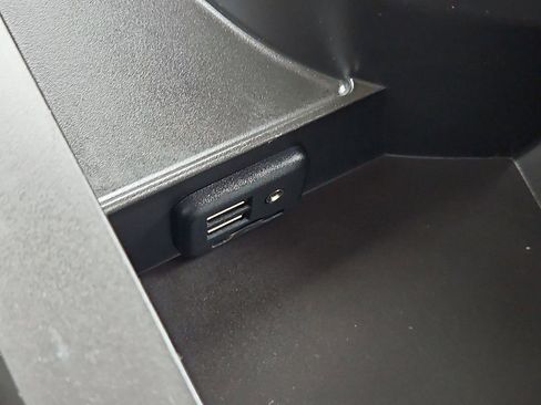 Certified 2021 Chevrolet Camaro LT w/ RS Package image 17