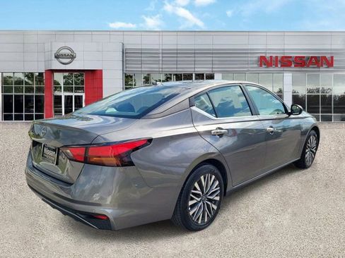 Certified 2025 Nissan Altima 2.5 SV image 5