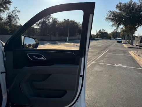 Used 2024 Chevrolet Suburban LT image 34