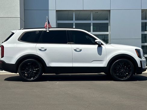 Used 2022 Kia Telluride SX w/ SX Prestige Package AWD/4WD image 3