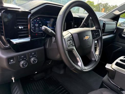 Used 2025 Chevrolet Silverado 1500 LT AWD/4WD image 14