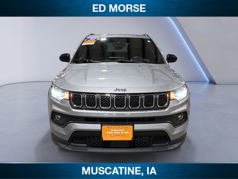 Used 2024 Jeep Compass Latitude AWD/4WD image 8