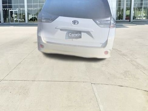 Used 2015 Toyota Sienna SE image 34