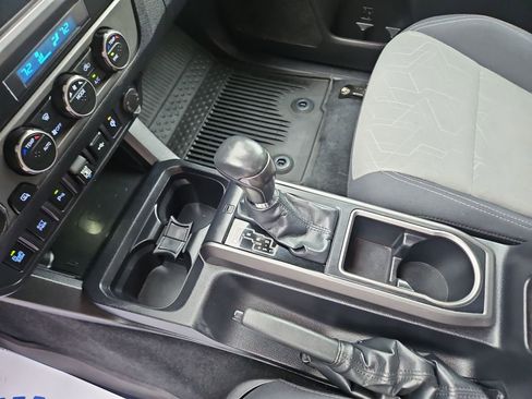 Used 2022 Toyota Tacoma TRD Off-Road w/ Technology Package AWD/4WD image 22