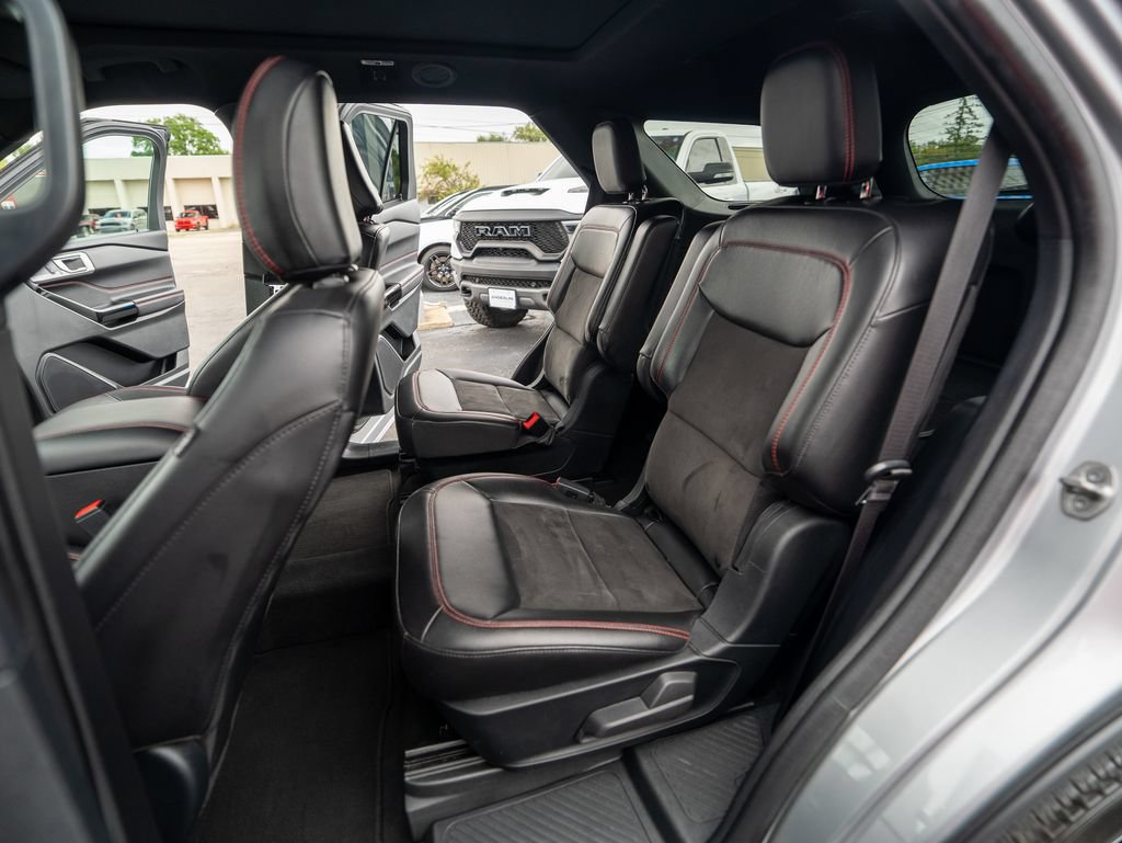 Used 2023 Ford Explorer ST-Line AWD/4WD image 17