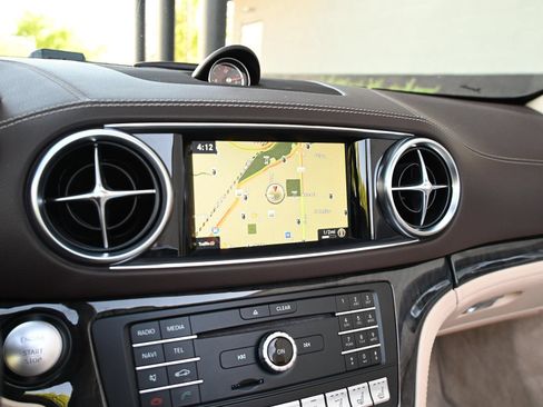 Used 2018 Mercedes-Benz SL 550 image 29
