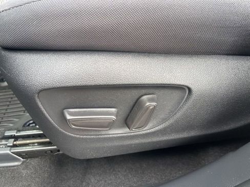 Used 2024 Toyota Highlander LE image 21