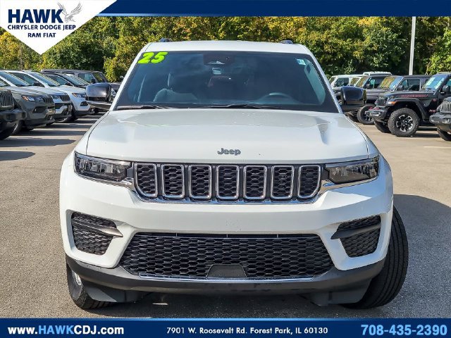 Certified 2025 Jeep Grand Cherokee Laredo w/ Luxury Tech Group I AWD/4WD image 4