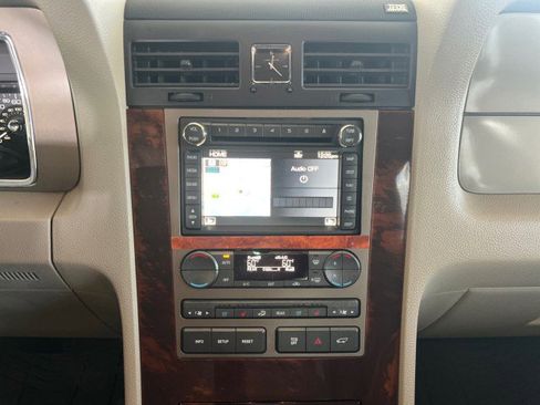 Used 2012 Lincoln Navigator 2WD image 19