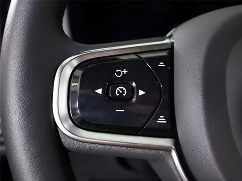 Used 2024 Volvo XC60 B5 Plus image 44