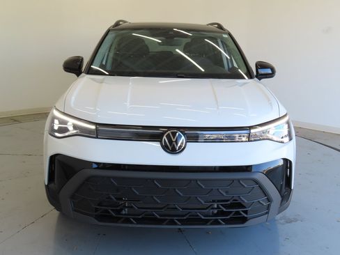 Certified 2026 Volkswagen Taos SE FWD image 9