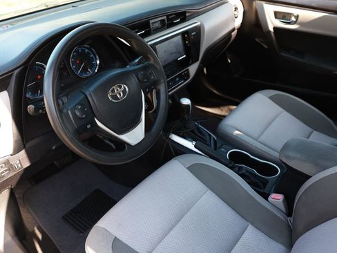 Used 2017 Toyota Corolla LE image 4