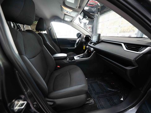 Used 2019 Toyota RAV4 LE w/ All Weather Liner Package AWD/4WD image 27