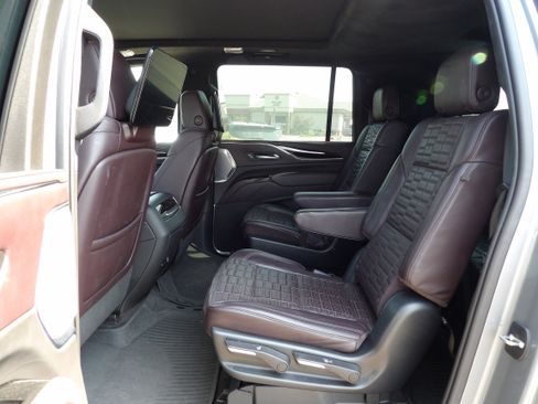 Used 2023 Cadillac Escalade ESV Premium Luxury Platinum w/ LPO, Radiant Package image 22