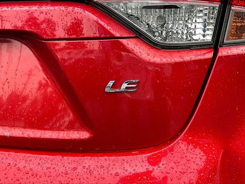 Used 2021 Toyota Corolla LE FWD image 21