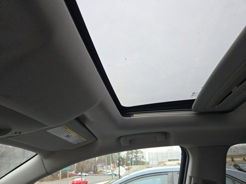 Used 2018 Chevrolet Trax LT w/ Sun & Sound Package image 8