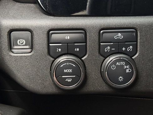 Used 2024 Chevrolet Silverado 2500 LT AWD/4WD image 24