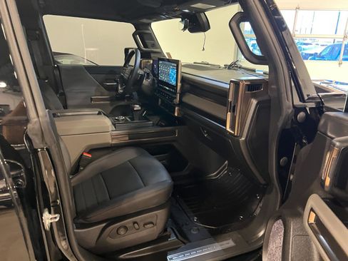 Used 2025 GMC Hummer EV 2X w/ LPO, Roof Cross Rail Package AWD/4WD image 43