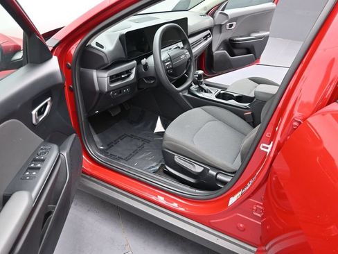 Used 2025 Kia K4 FWD image 12