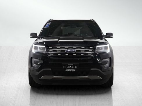 Used 2017 Ford Explorer XLT w/ Equipment Group 202A image 8