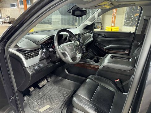 Used 2020 GMC Yukon XL SLT w/ Premium Edition image 32