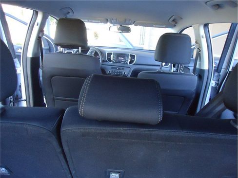 Used 2019 Kia Sportage LX AWD/4WD image 18