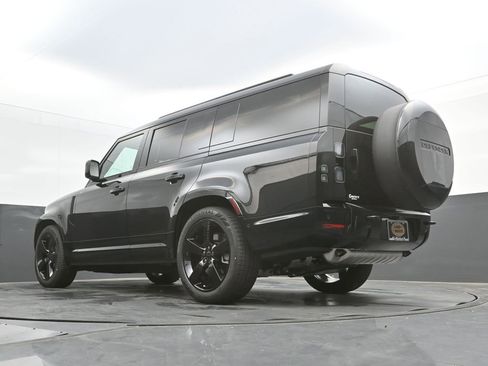 New 2026 Land Rover Defender 130 X-Dynamic SE AWD/4WD image 32