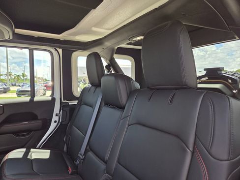 Used 2025 Jeep Wrangler Unlimited Rubicon AWD/4WD image 22