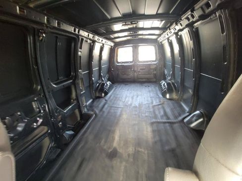 Used 2017 Chevrolet Express 3500 Extended RWD image 33