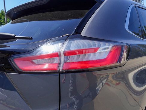 Used 2024 Ford Edge Titanium image 5