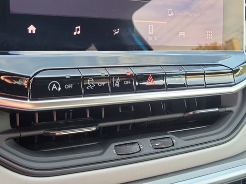 Certified 2025 Jeep Compass Limited image 9