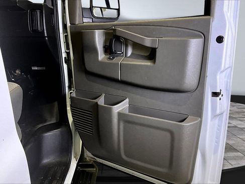 Used 2023 Chevrolet Express 3500 LS image 27
